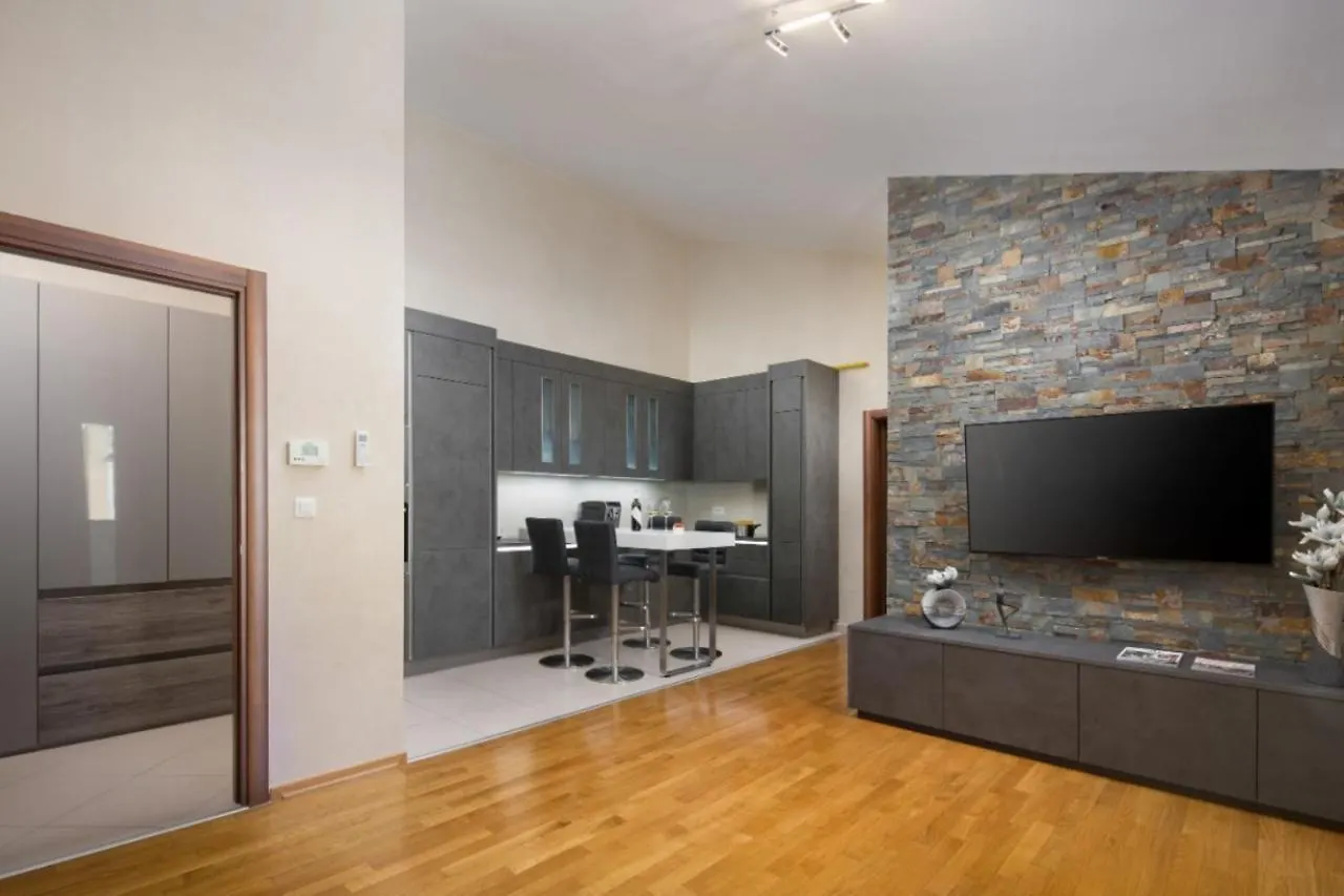Apartment Leonardo プーラ
