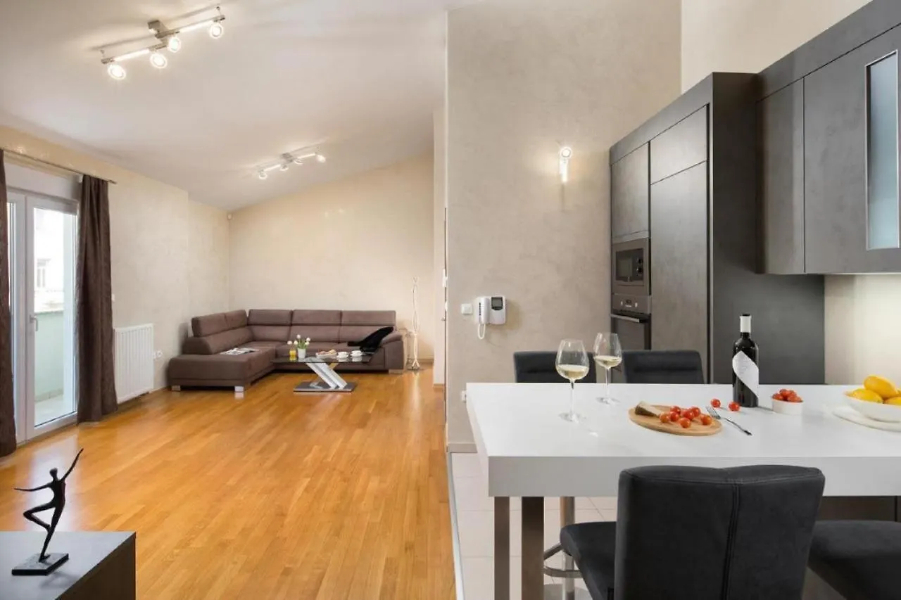 Apartment Leonardo プーラ